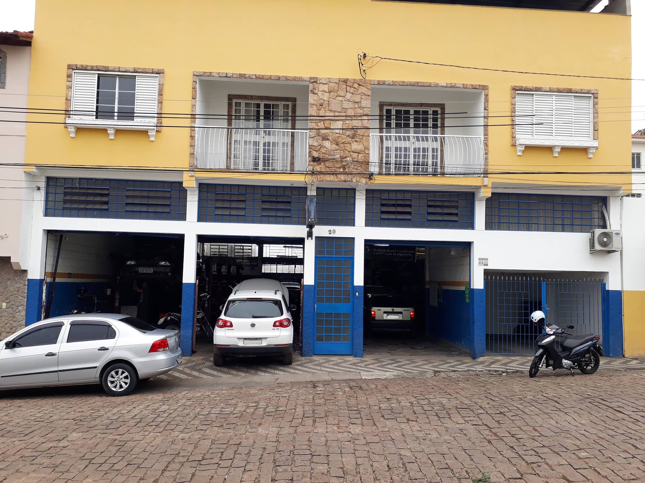 Foto da faixada da oficina